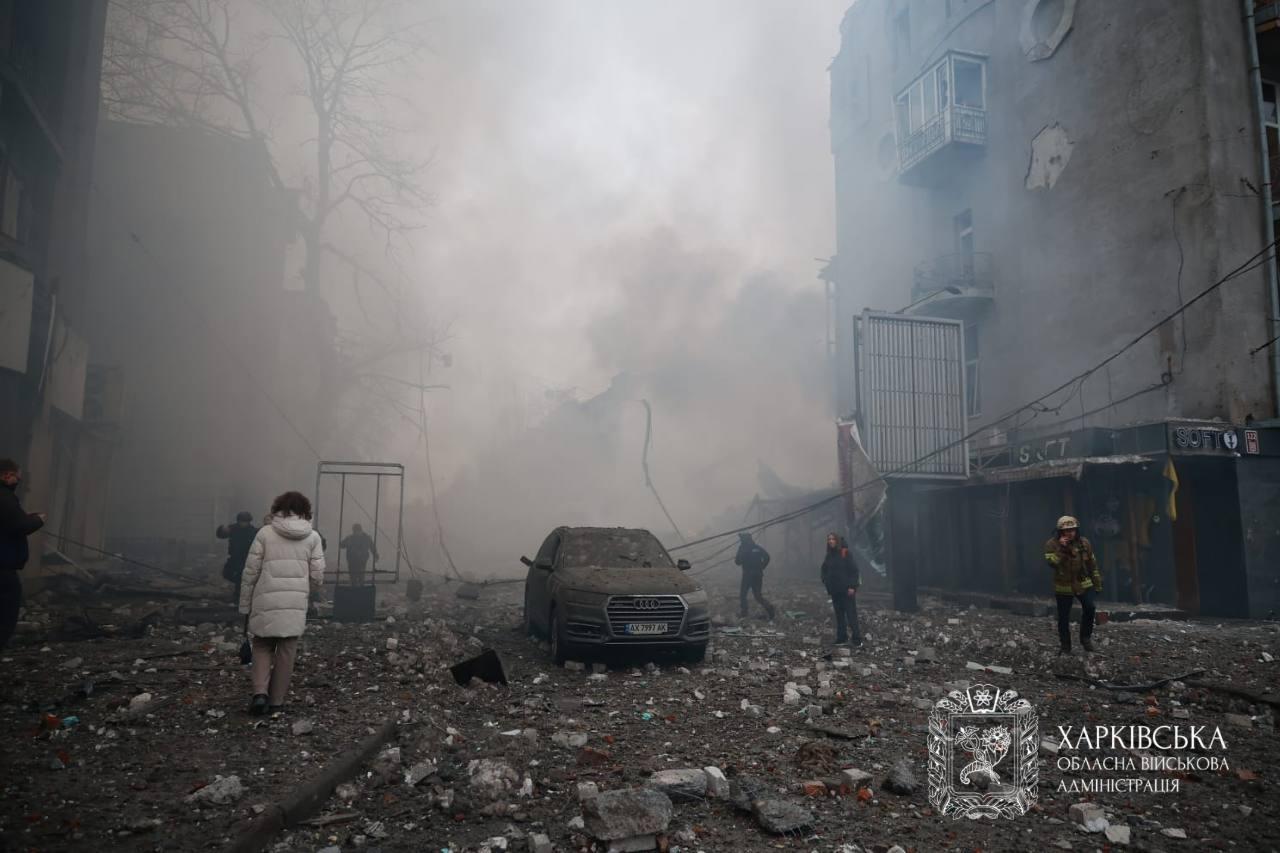 Russian missile attack on Kharkiv apartment building, Hachiko team aids survivors