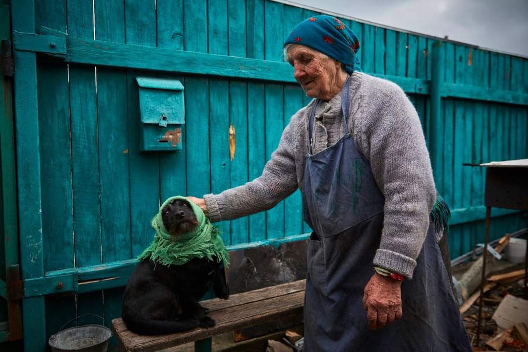 Woman wraps her dog’s head during shelling near Bucha