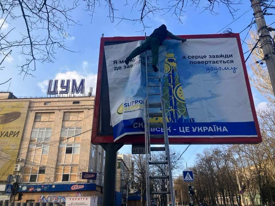 Ukrainian defiant in Skadovsk, risking life to assert occupied territories are Ukraine