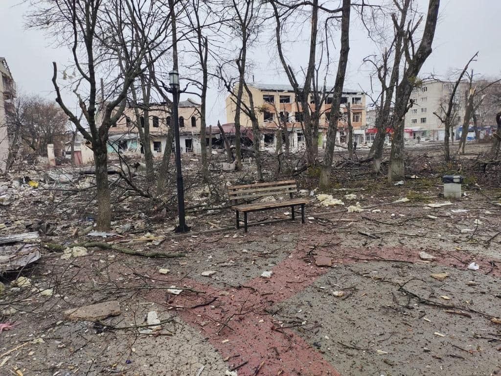 Russian invaders try to seize Izyum