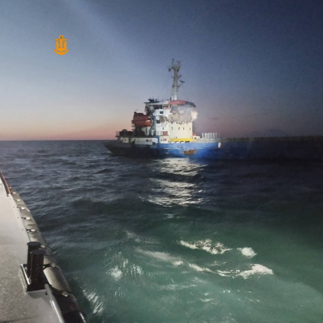 Russian Drone Attacks Turkish Bulk Carrier, Injuring Crew and Causing Fire