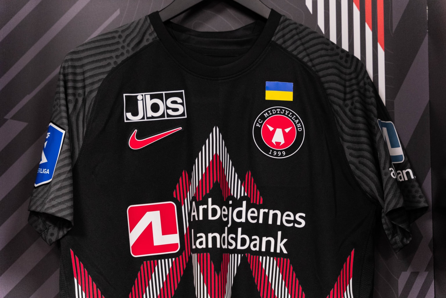 Danish club captain raises money for Ukraine via charity auction