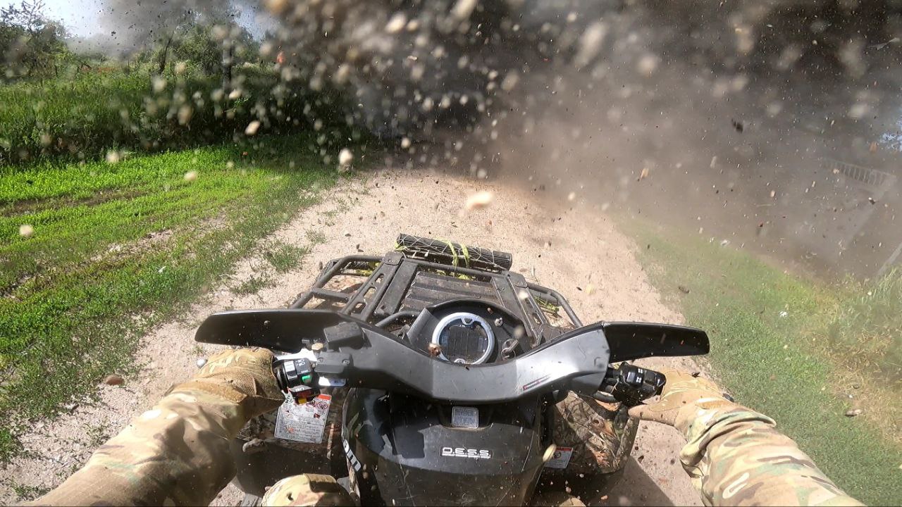 Russian convoy destroyed by Ukrainian daisy-chained anti-tank mines