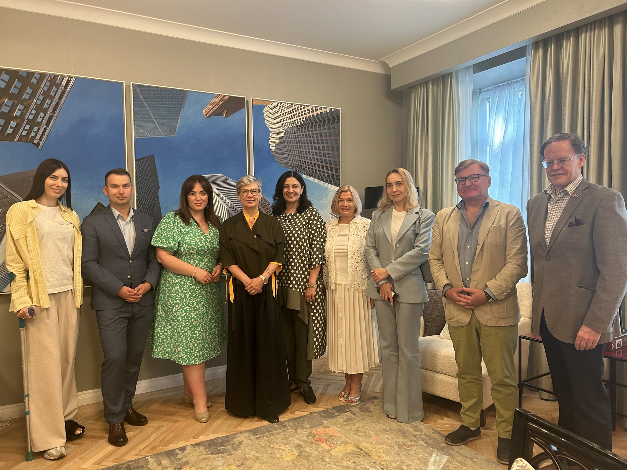 Breakfast meeting with Ukrainian MPs on defence and reforms