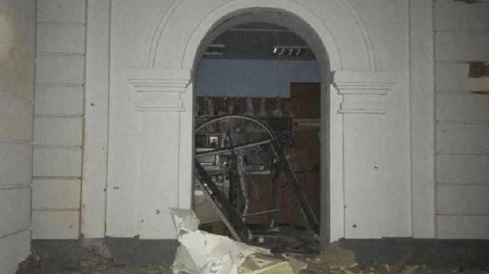 Russia bombs Sviatohirsk Lavra, monastery housing monks and IDPs