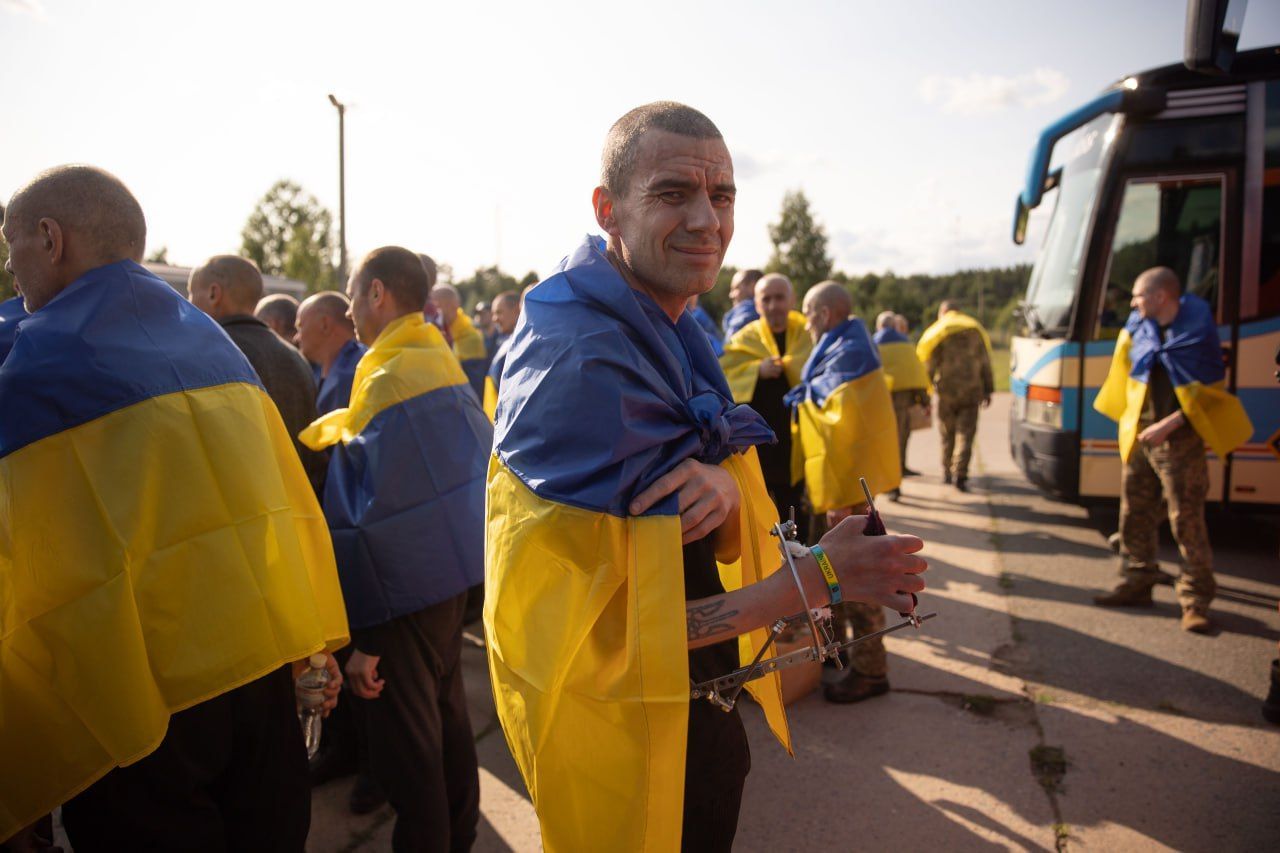 Ukraine repatriates severely wounded POWs from Russia