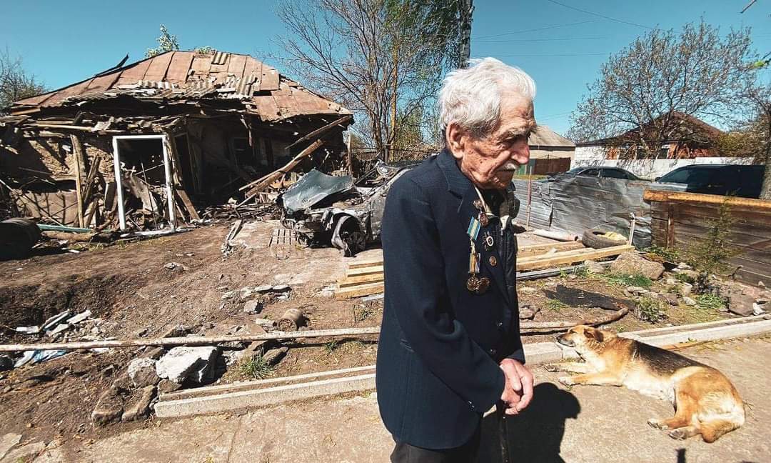 97-year-old WWII veteran’s house destroyed by Russian forces
