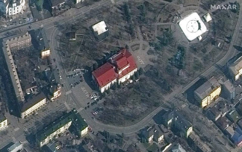 Théâtre de Marioupol bombardé par la Russie