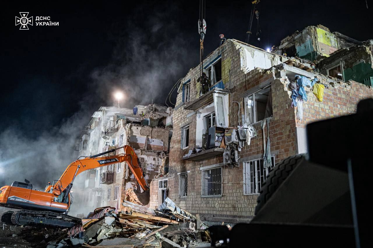 Kyiv Clears Rubble After Russian Strike; 23 Dead, Including Children