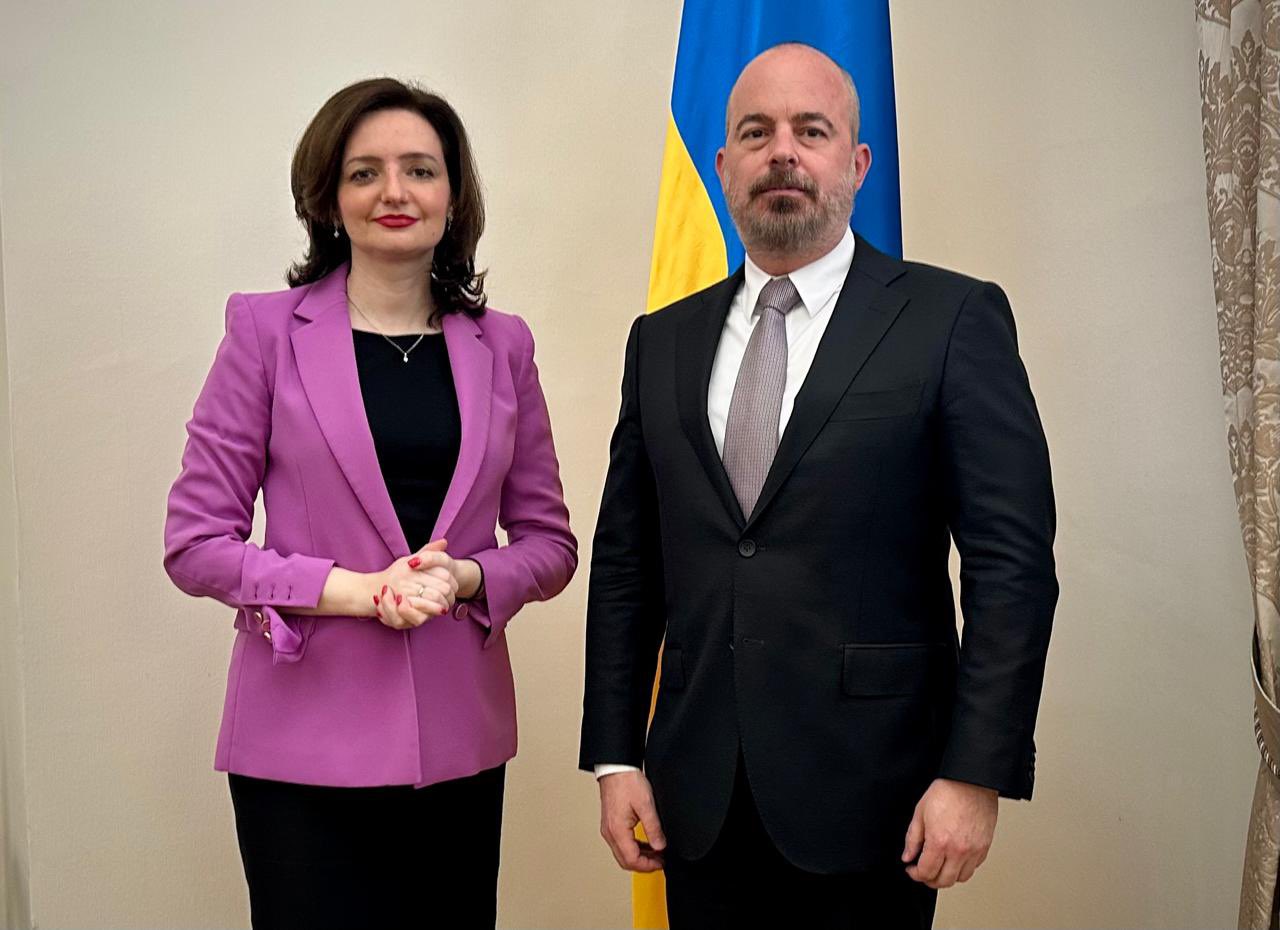 Ukraine summons US diplomat for military aid talks