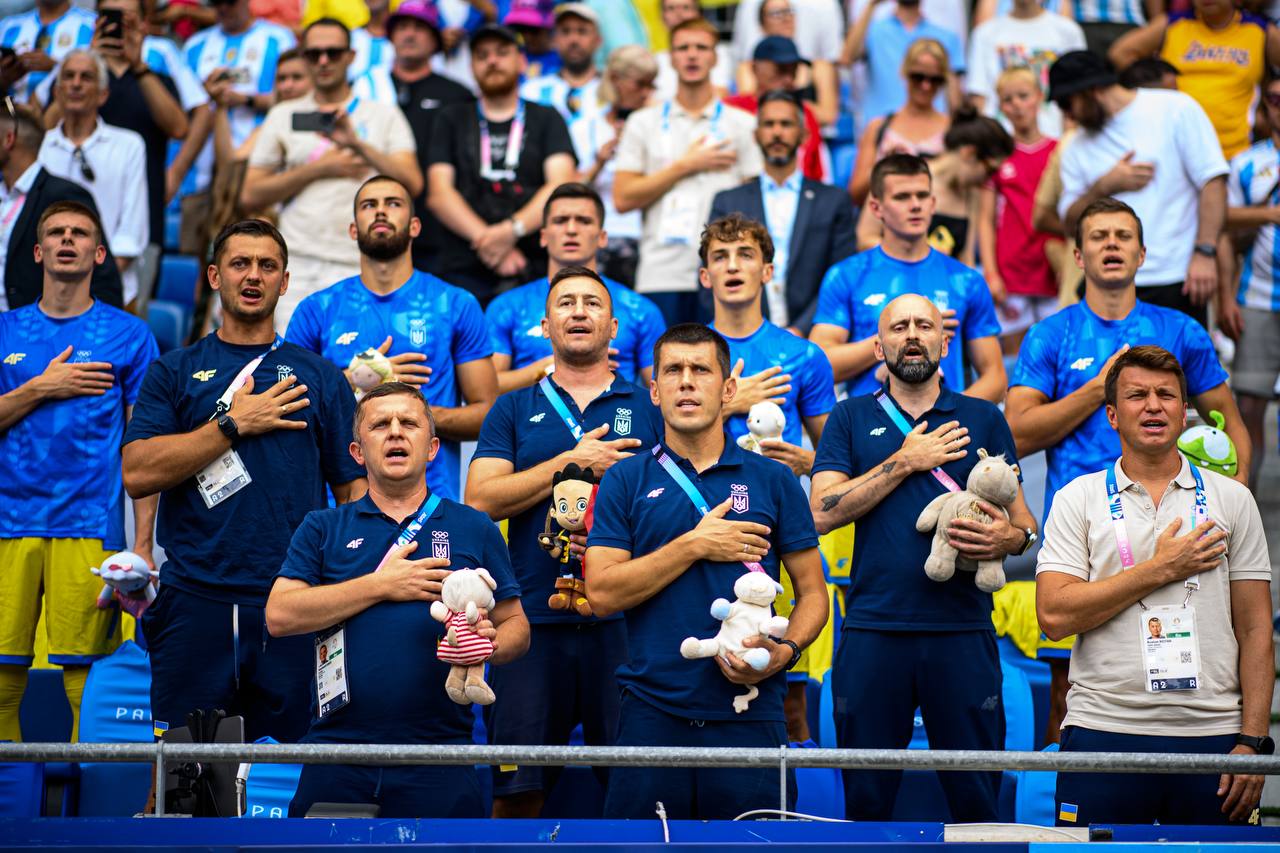 Ukrainian Olympic team honors children killed by Russia