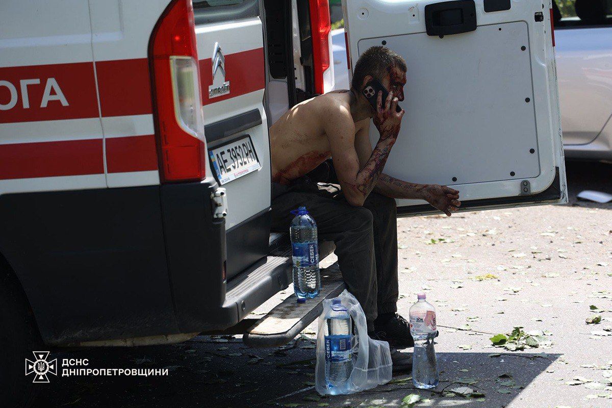 Russian strike kills 3, injures 20 in Dnipropetrovsk