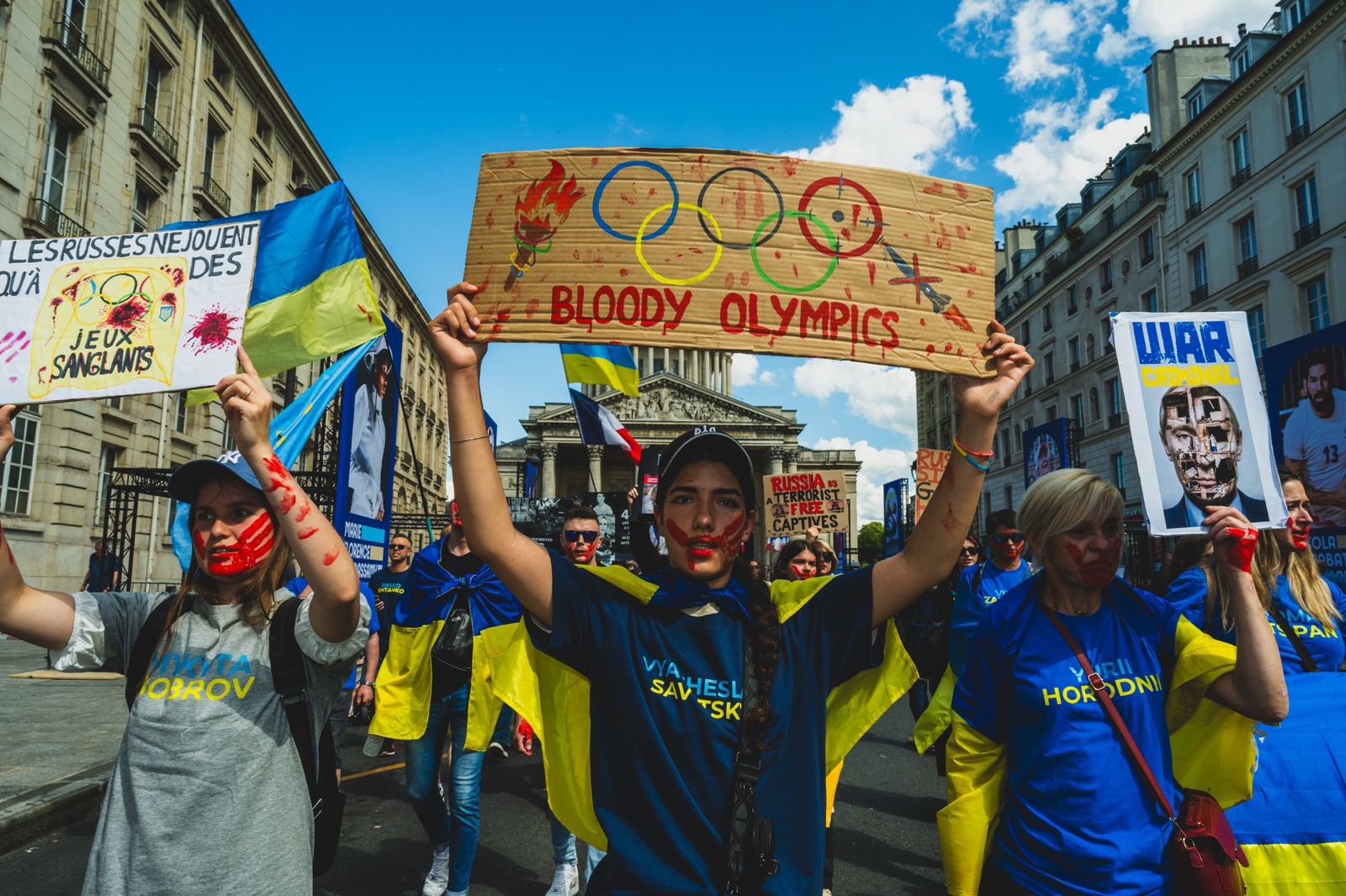 Marche à Paris pour les athlètes ukrainiens tués