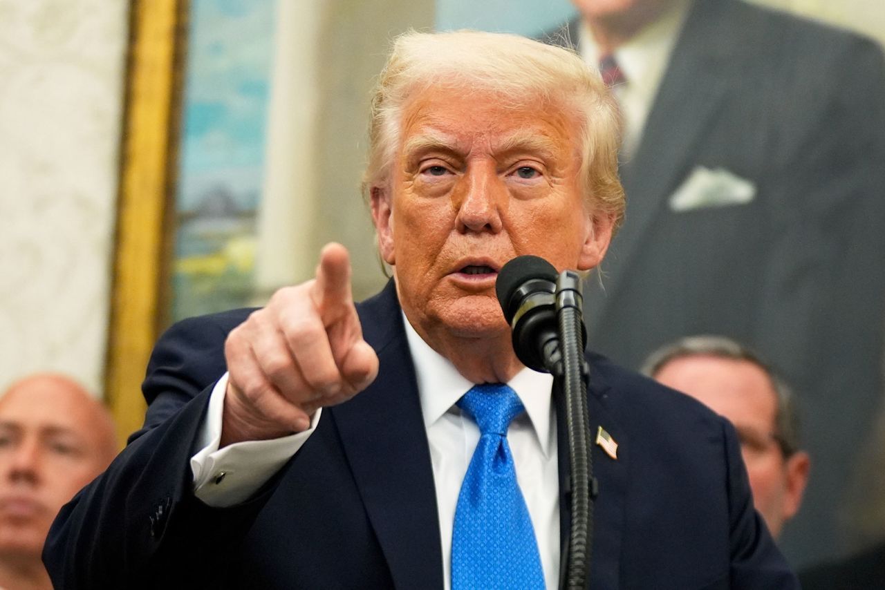 Trump cuts Ukraine ceasefire deadline to 10-12 days for Russia