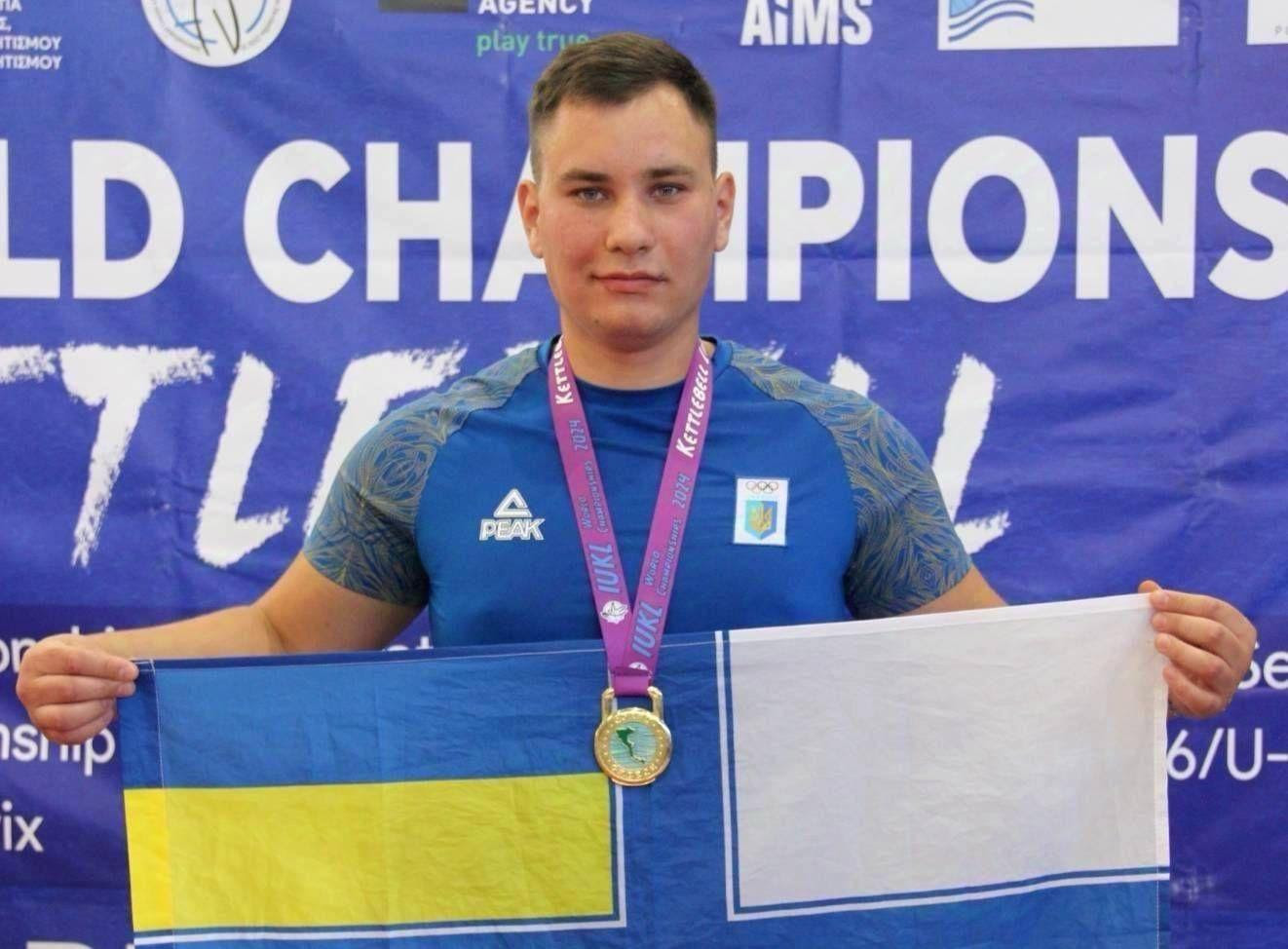 Ukrainian Navy Lieutenant Wins Gold at Kettlebell World Cup, Vows to Drive Out Invaders
