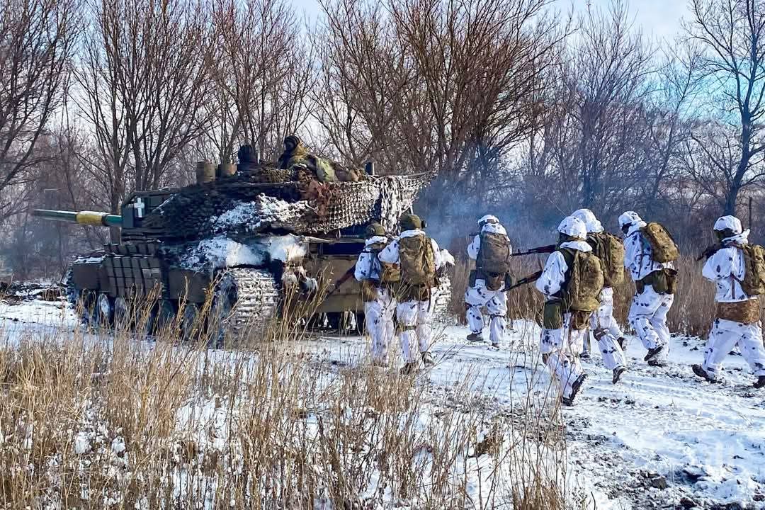 Training with camouflage elements in any season