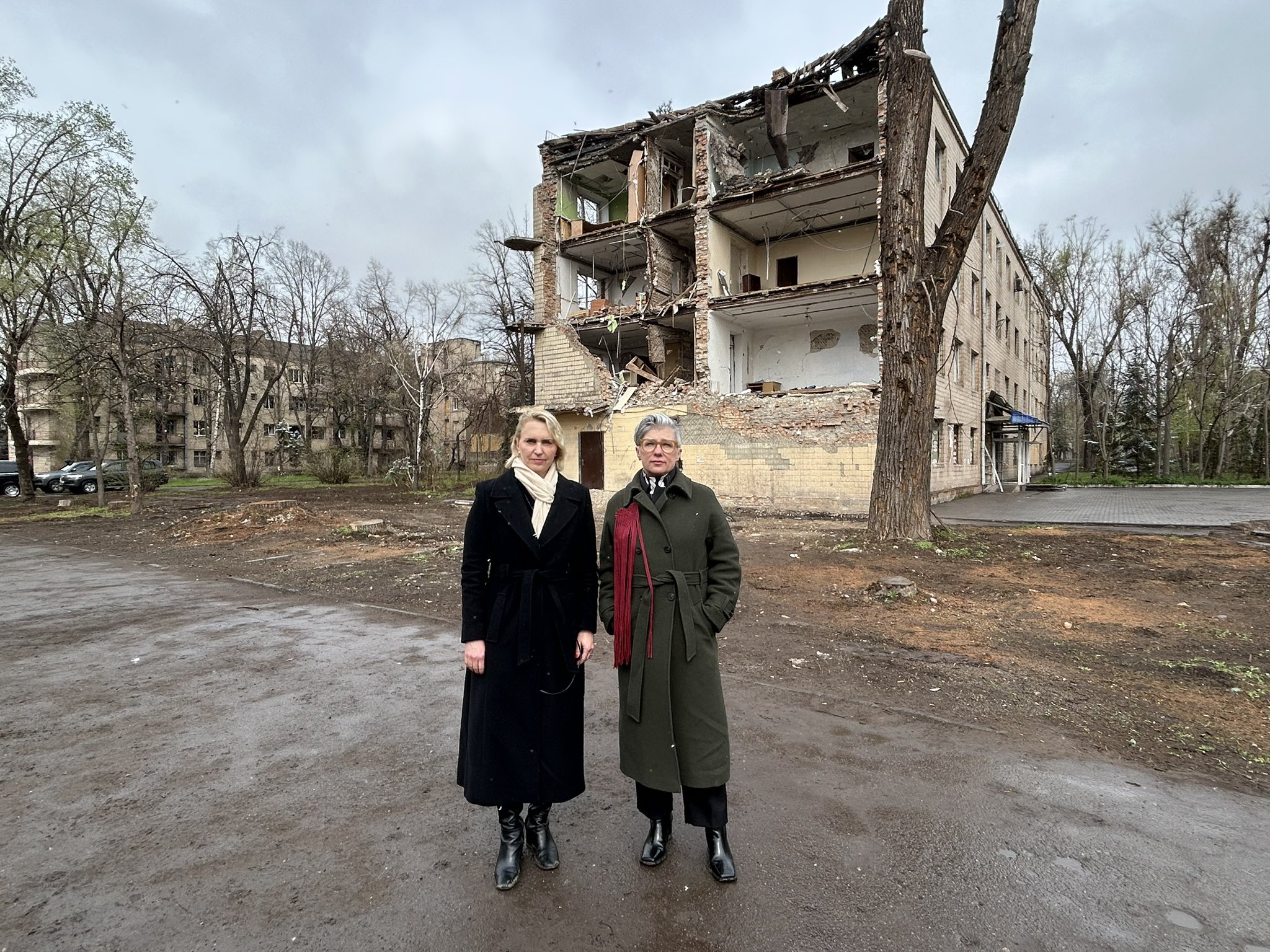 US Ambassador and colleague honor Kryvyi Rih missile strike victims