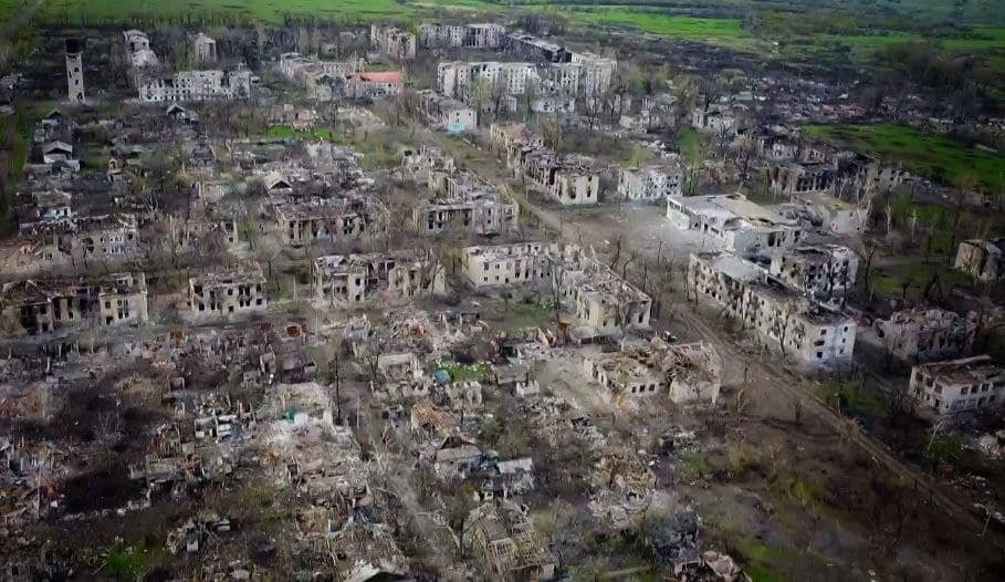 Russian troops occupy Novotoshkivske’s scorched earth in Luhansk