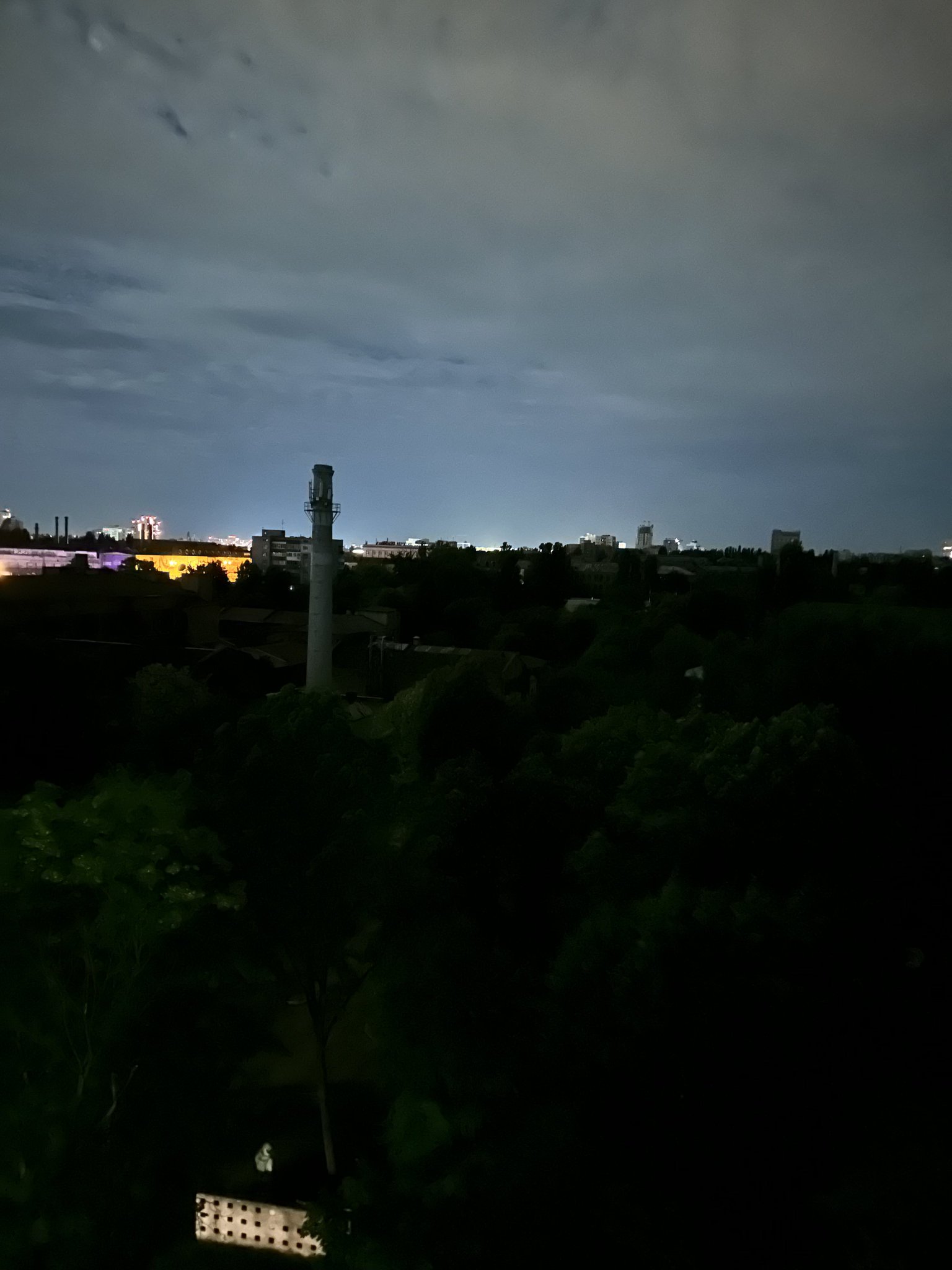 Blackout in Kyiv leaves city dark, resident adapts with home batteries