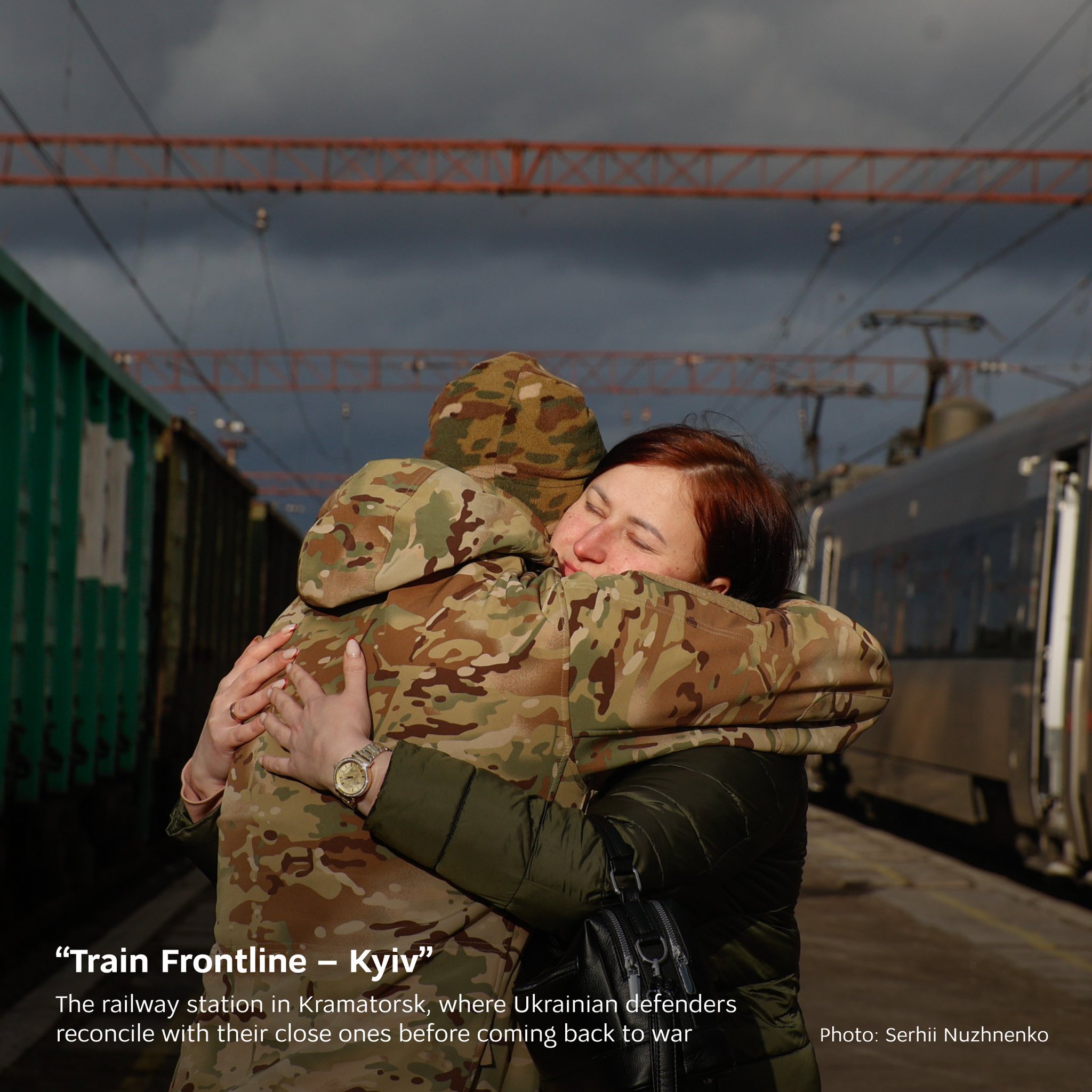 Kramatorsk train station: embraces, tears, and prayers for soldiers.