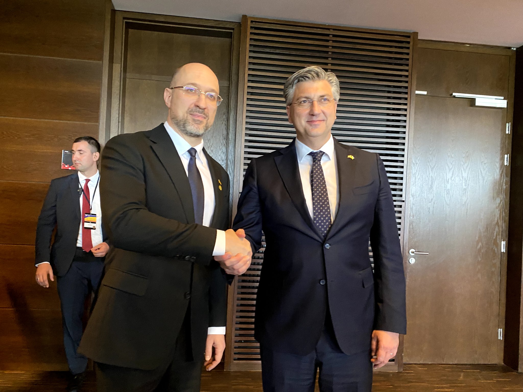 PM Shmyhal thanks Plenković for Croatian help (12 words max)