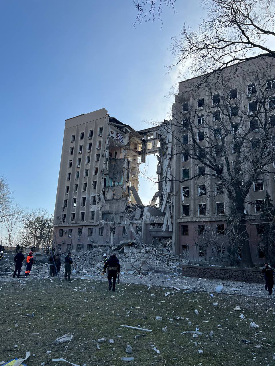 Russia strikes Mykolayiv administrative building during Istanbul peace talks