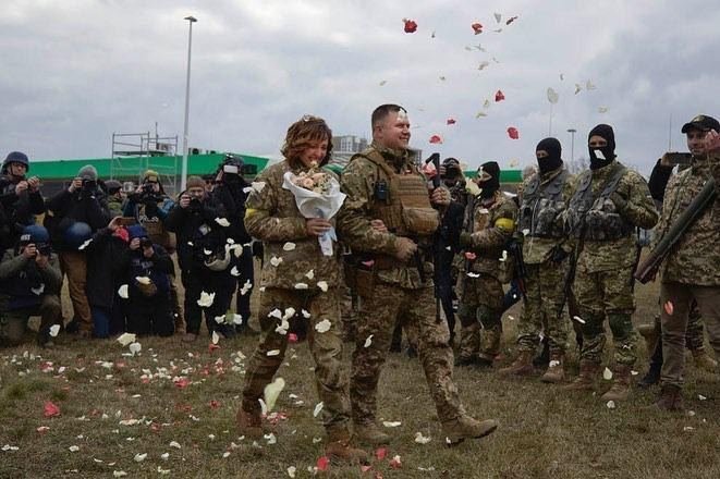 Ukrainian Territorial Defense fighters Lesia and Valeriy wed near the front