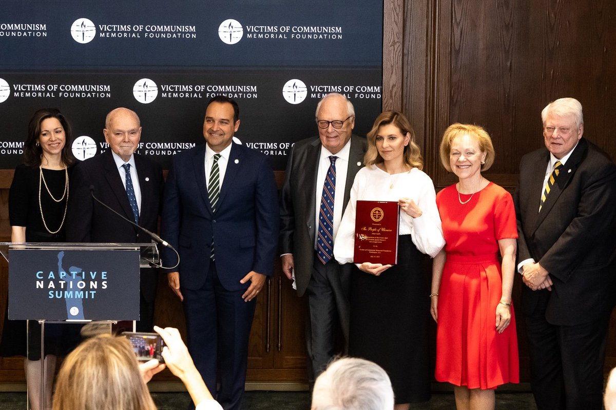 Olena Zelenska receives Human Rights Award for Ukrainians