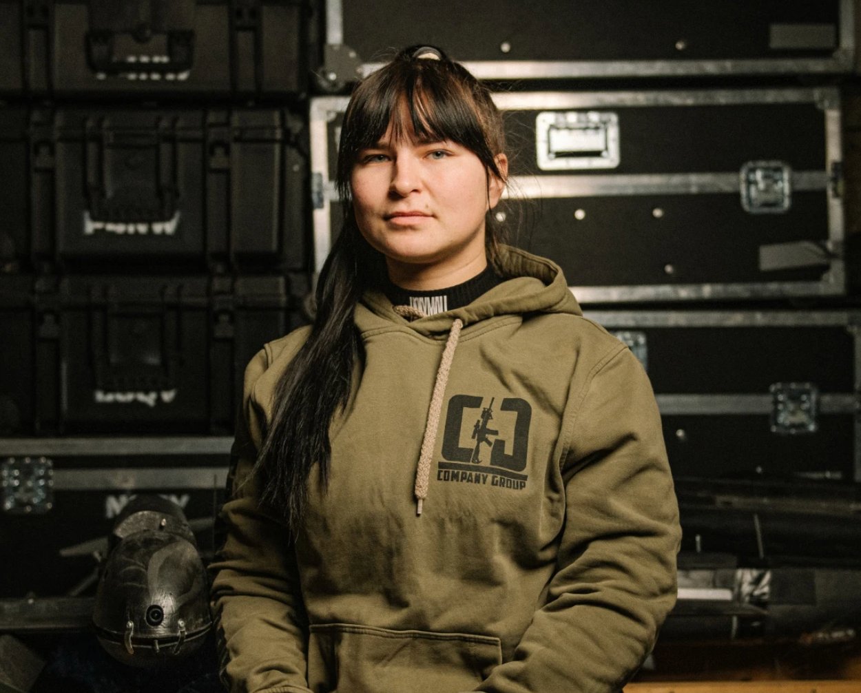 Female machine gunner on Kharkiv front