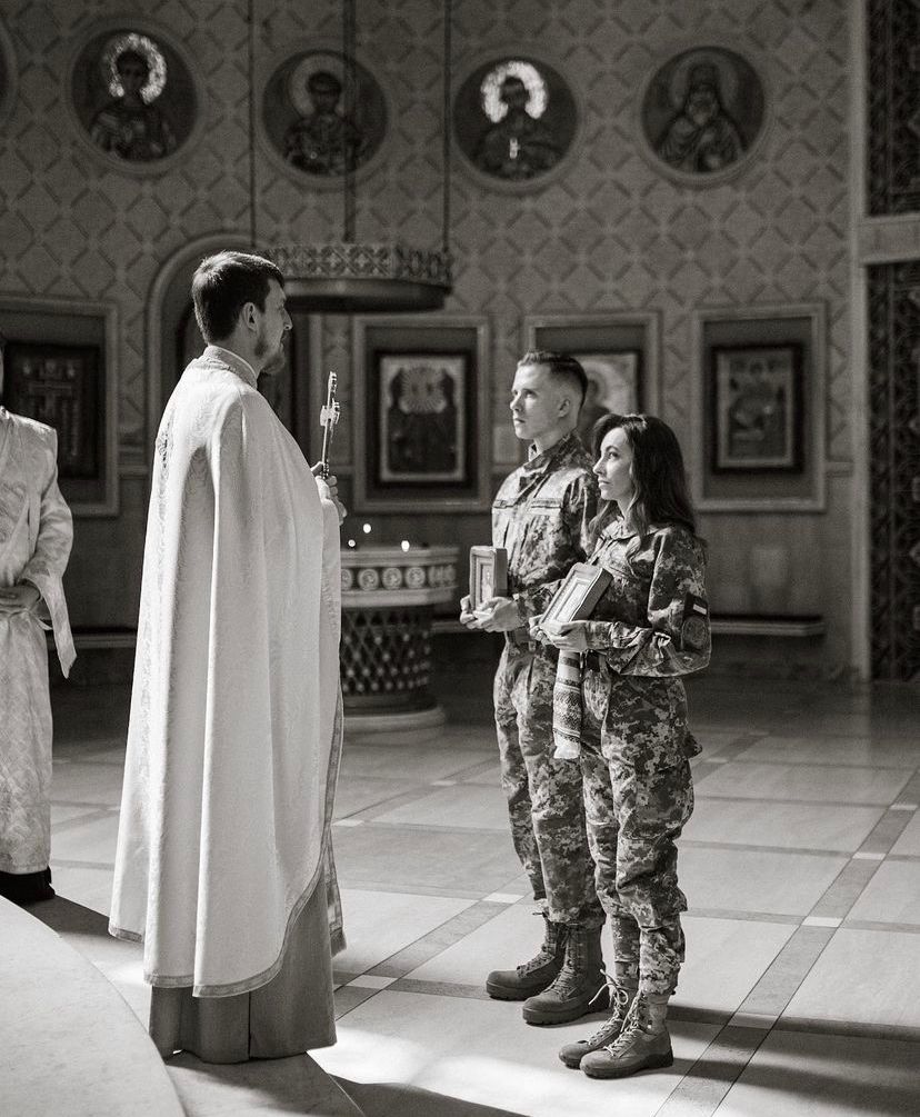 Ukrainian soldiers marry on leave during war, celebrating love in Kyiv