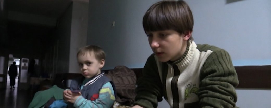 Ukrainian soldiers rescue two children from Rubizhne
