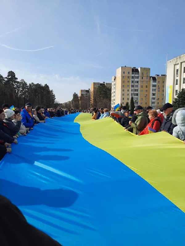 Russian forces kidnap Slavutych mayor, residents rally