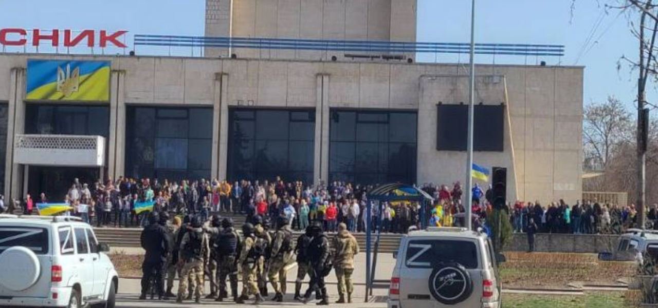 Enerhodar protest against occupation dispersed by Russian forces with stun grenades and gunfire