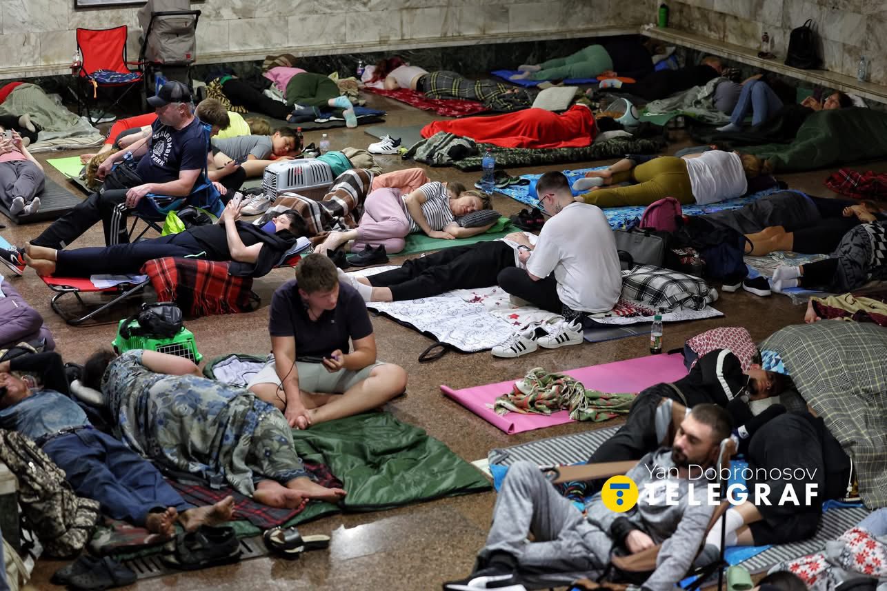 Kyiv Metro: Shelter from Russian missile attacks, a daily reality for Ukrainians.