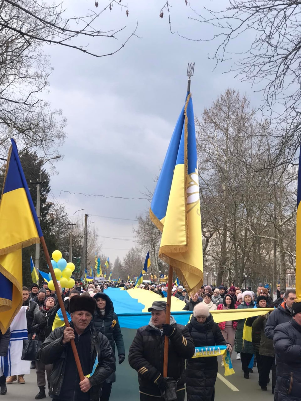 Ukrainians peacefully resist invaders in occupied Hola Prystan