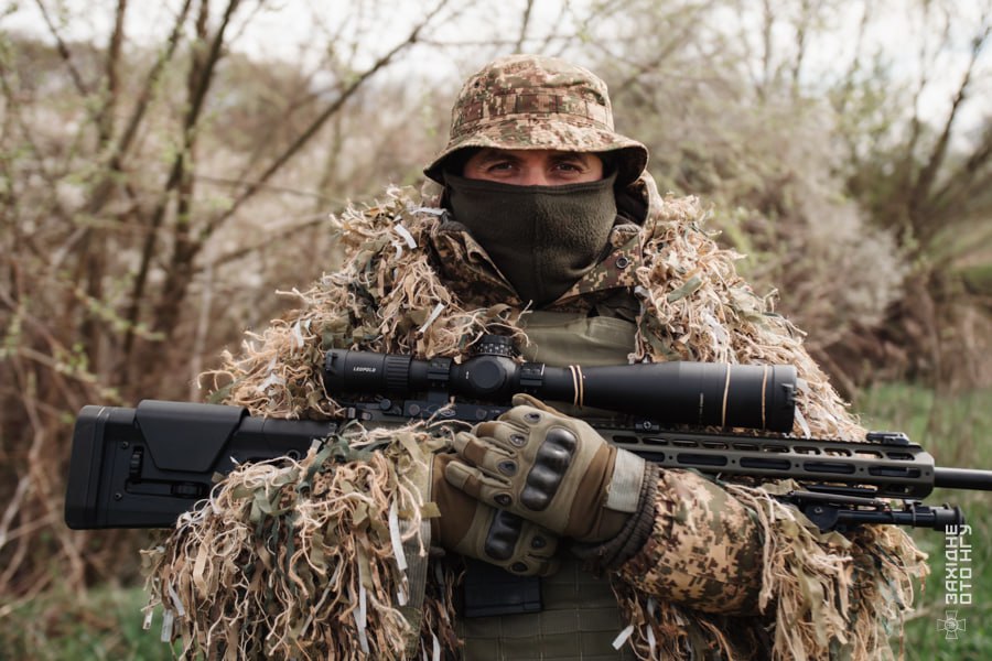 Tribute to a Ukrainian teacher serving as a National Guard sniper