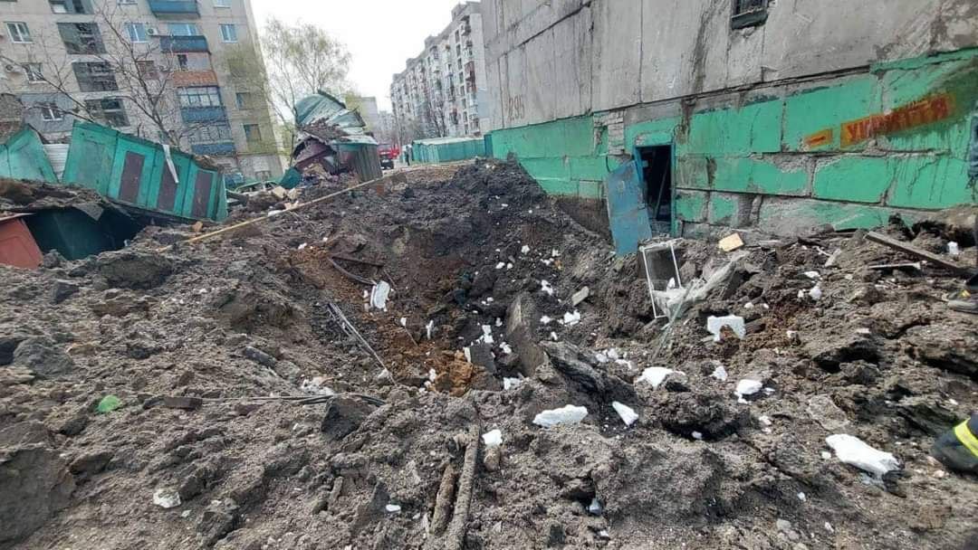 Russian forces shell Lysychansk with heavy weaponry, one killed