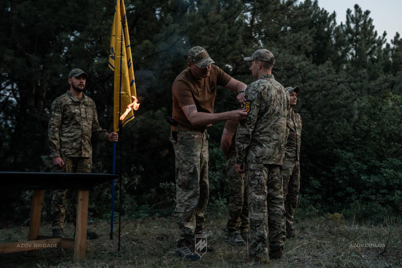 Azov Brigade Commander presents awards to artillerymen