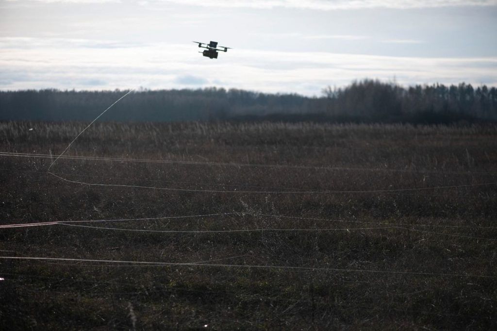 Ministère ukrainien montre drones FPV contrôlés par fibre optique