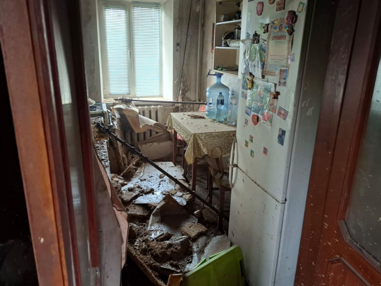 Russian attacks on Nikopol injure elderly woman, damage buildings and cars