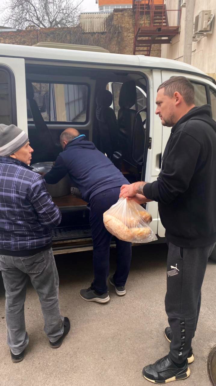 Chefs in Kherson cook meals for community with World Central Kitchen support