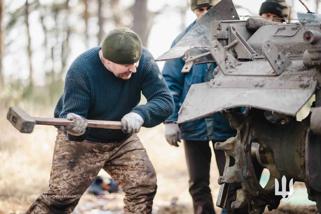 Tank Repair Masters: Everyday Heroes Bringing Machines Back to Battle