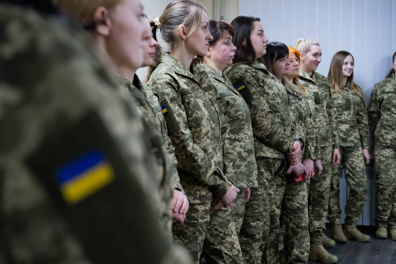 Ukrainian women massively join the army