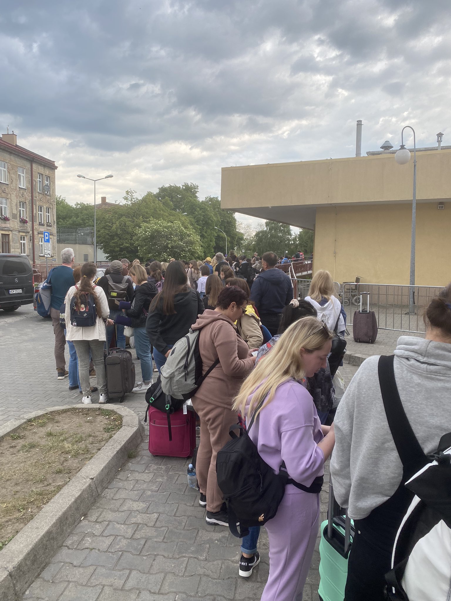 Line for train from Poland to Ukraine amid return rumors