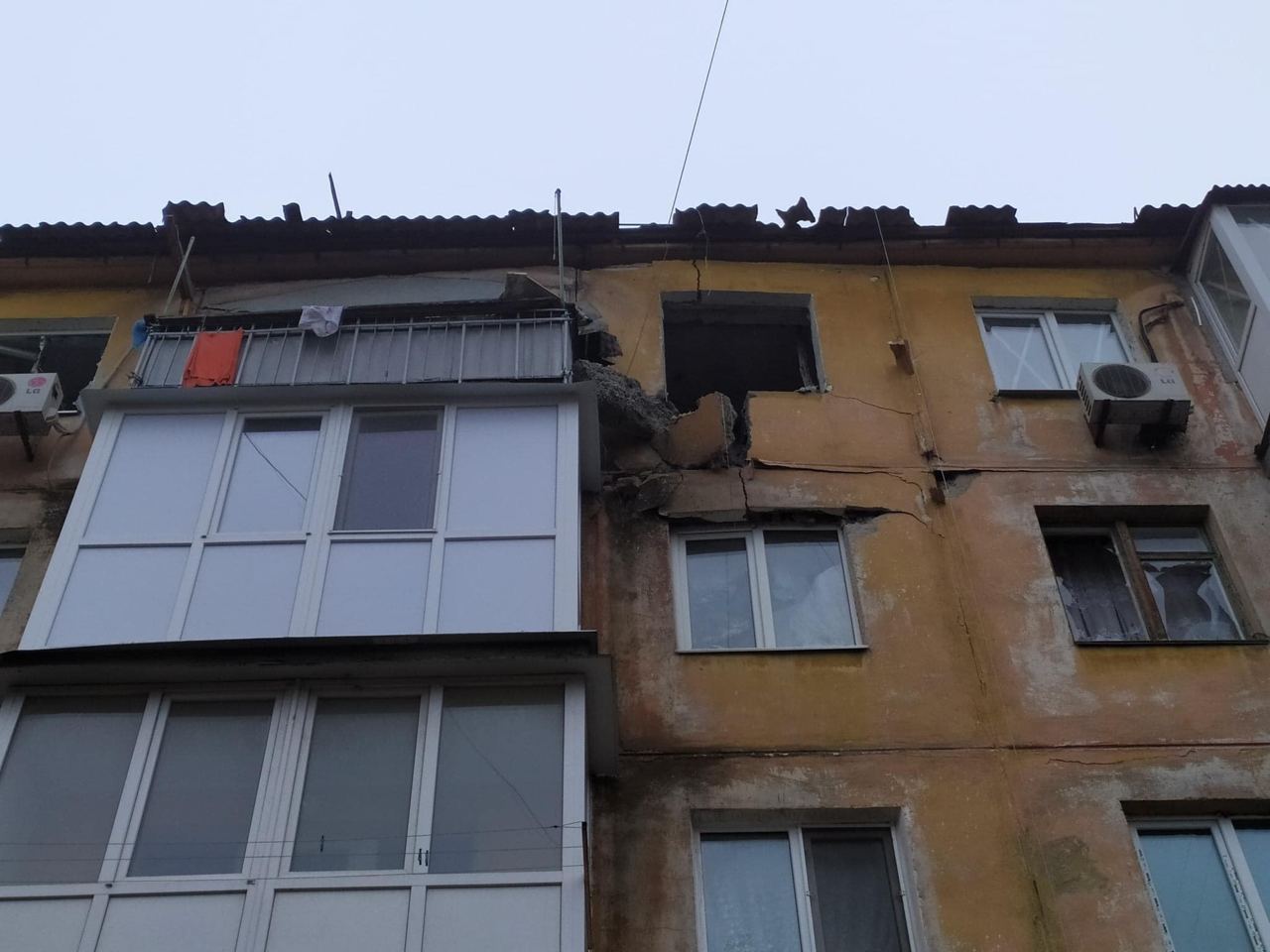 Mariupol under 14 hours of shelling, 42 injured