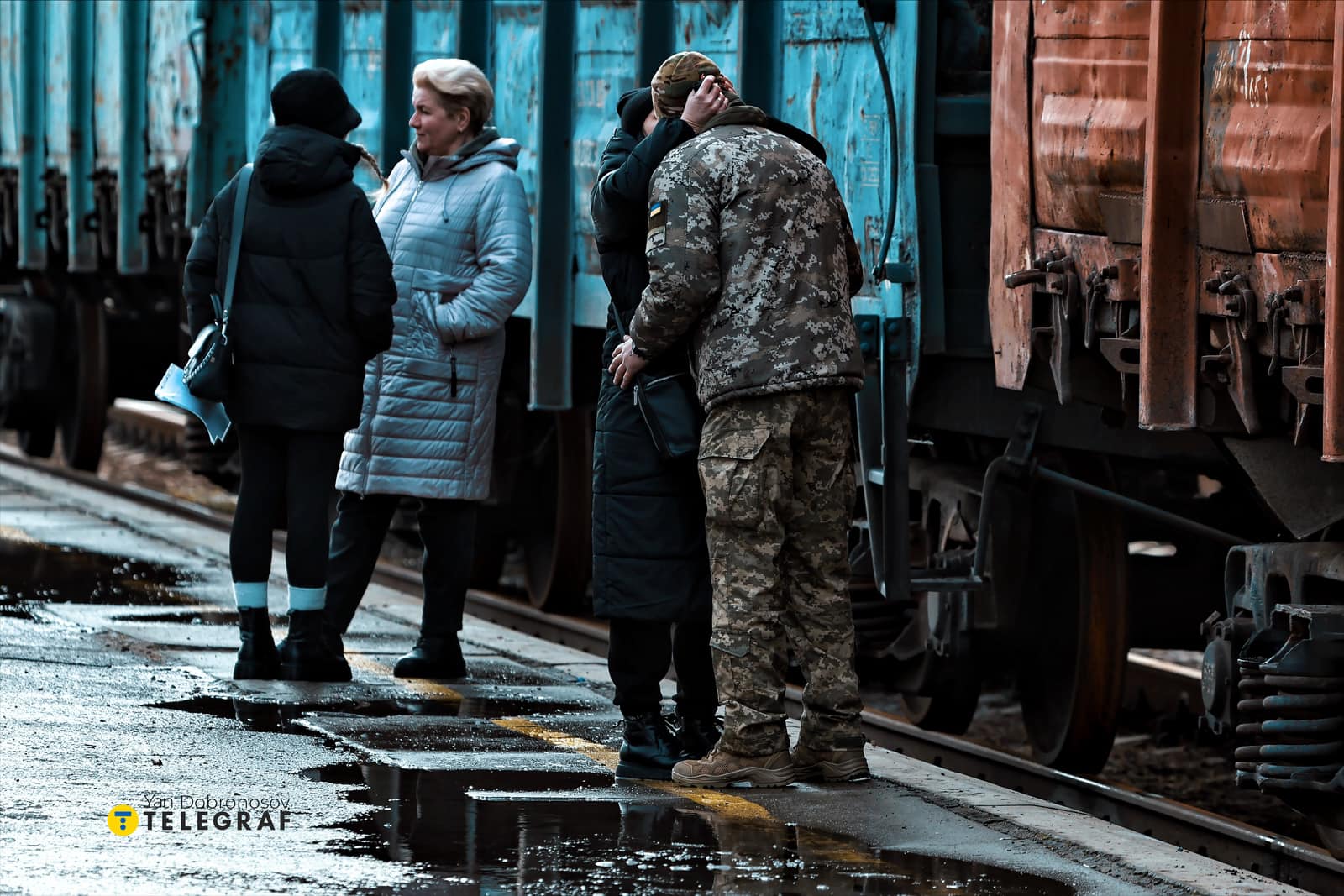 Kyiv-Kramatorsk train: emotional reunions for soldiers and families