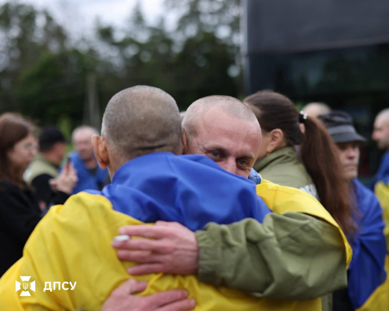 Ukrainian defenders return home after over two years in Russian captivity