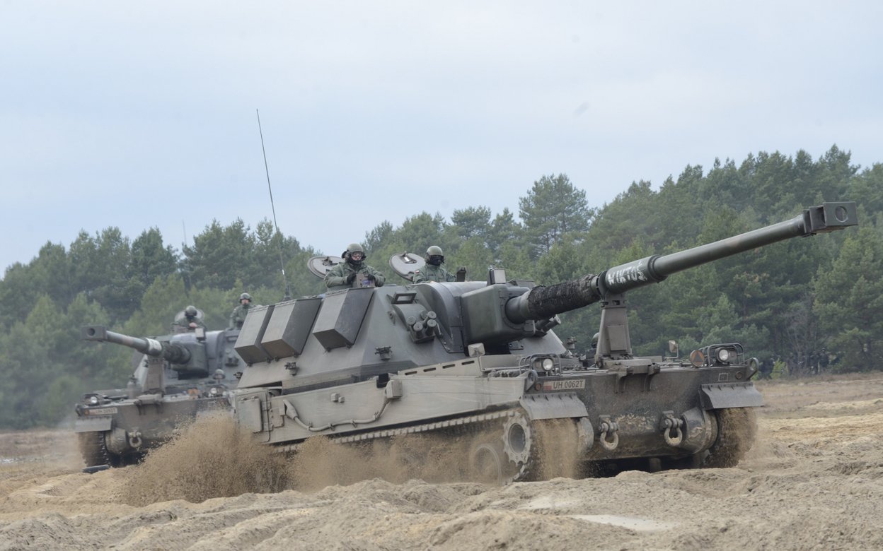 Poland delivers 18 AHS Krab self-propelled howitzers to Ukraine