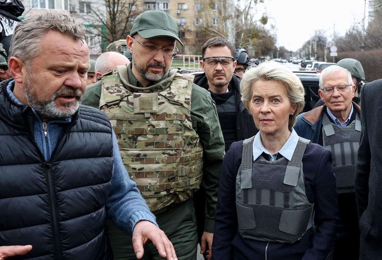 EU leaders and Ukrainian PM visit Bucha on April 8