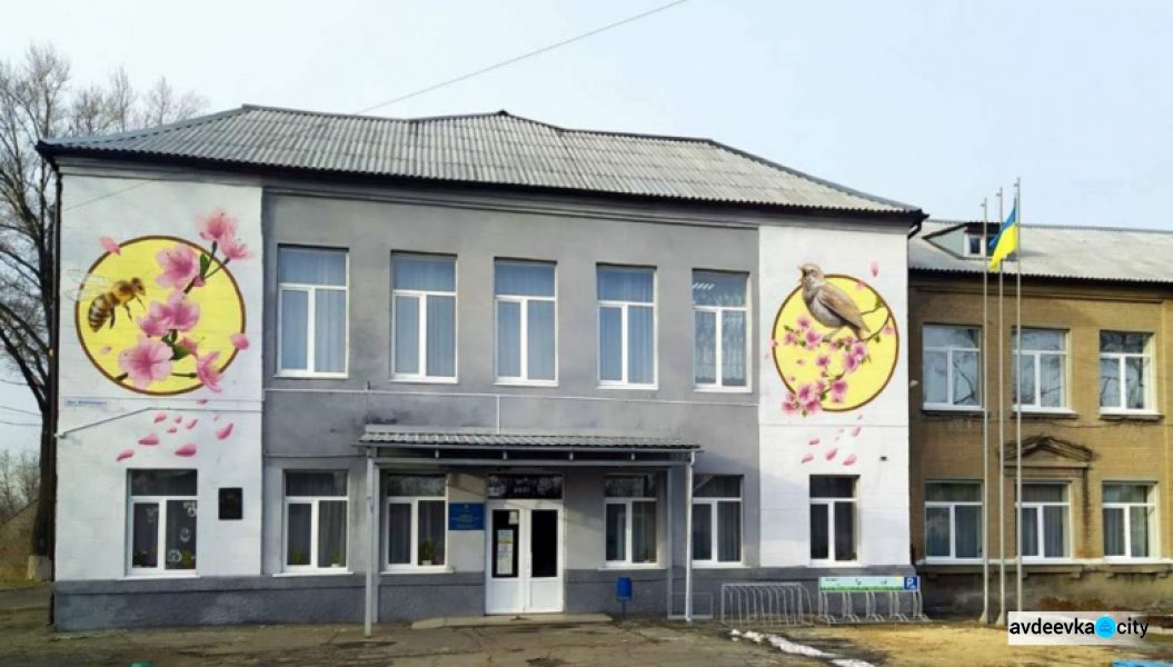 Avdiivka school destroyed by phosphorus bombs